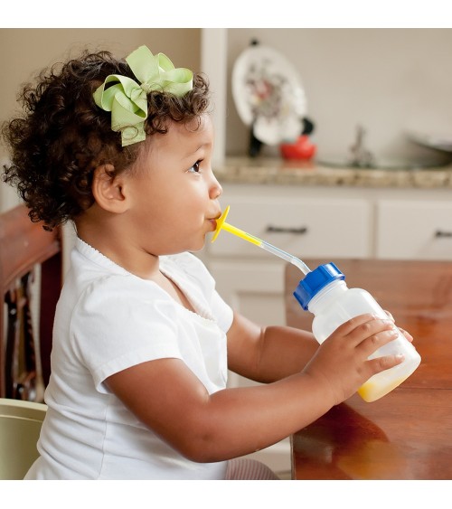 Cip-Kup drinking set with controlled liquid flow