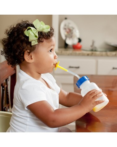 Cip-Kup drinking set with controlled liquid flow