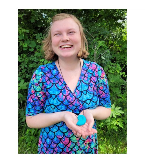 Chewable shell necklace from Ark-Therapeutic – discreet help for calming and concentration