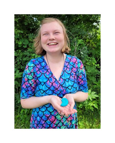 Chewable shell necklace from Ark-Therapeutic – discreet help for calming and concentration