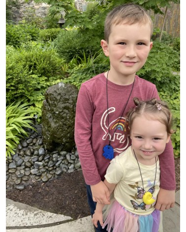 Chewable shell necklace from Ark-Therapeutic – discreet help for calming and concentration