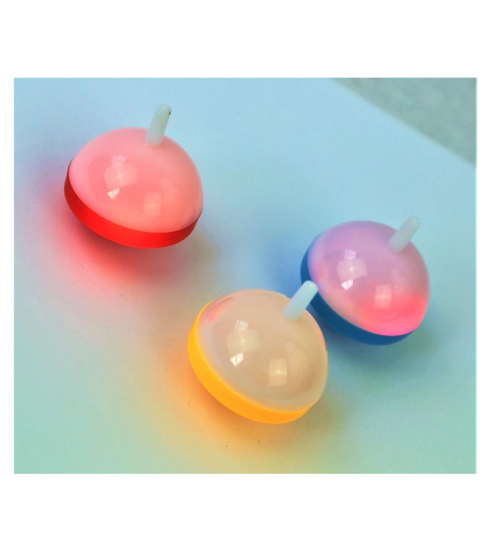 Light bulb - Size: 4x5cm - Material: plastic, metal - 1,10