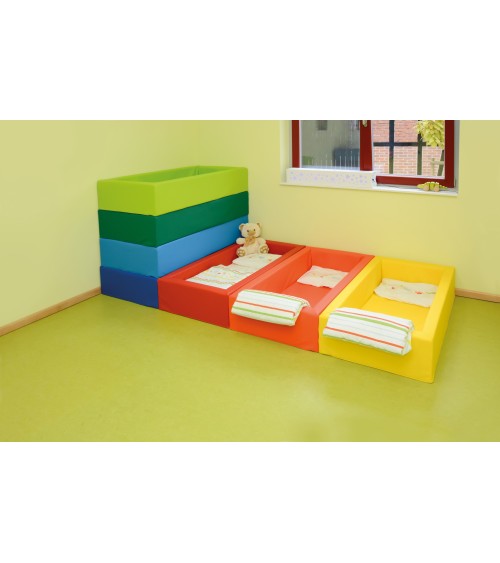 Schuimbedden met synthetische leren dekmantel, approx: 126x 70 cm met geïntegreerde schuimvloer, zonder matras